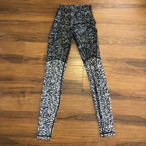 Lululemon Size 4 Black and White Leggings
